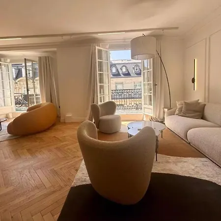 Superbes 3br Musee Du Louvre Valois Parigi